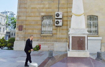 Prezident Xalq Cümhuriyyətinin şərəfinə ucaldılmış abidəni ziyarət etdi - FOTOLAR
